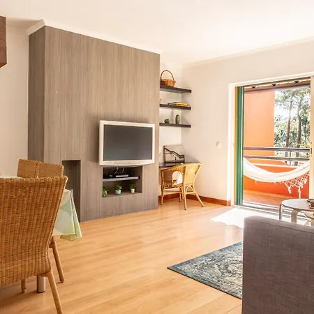 Countryside 2-bedroom With Pool And Golf Premises!