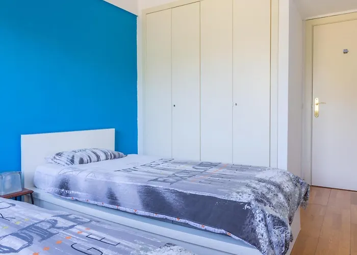Countryside 2-bedroom With Pool And Golf Premises!