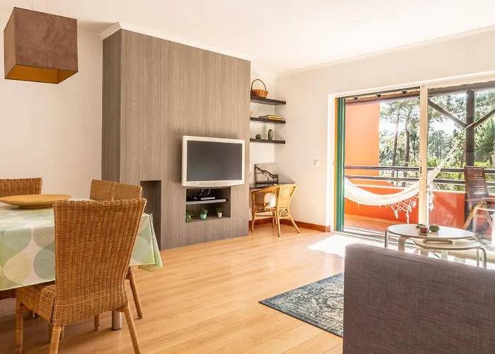 Countryside 2-bedroom With Pool And Golf Premises!